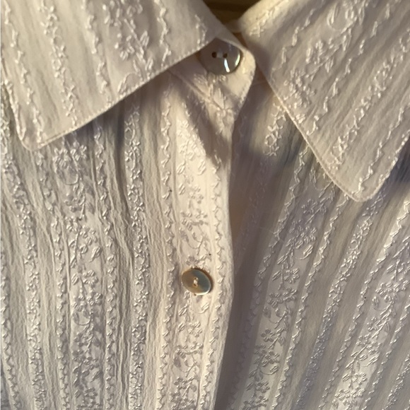 Gorgeous Ann Taylor ivory blouse - Picture 2 of 6